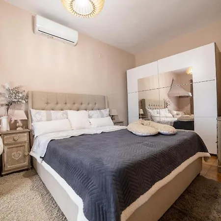 Excellent House * טריקלה