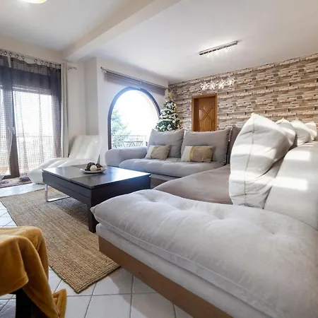 Excellent House דירה טריקלה