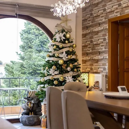 Excellent House דירה