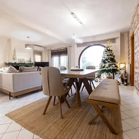 Excellent House דירה טריקלה