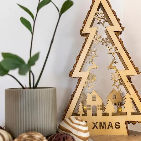 Excellent House דירה