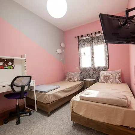 Excellent House דירה טריקלה